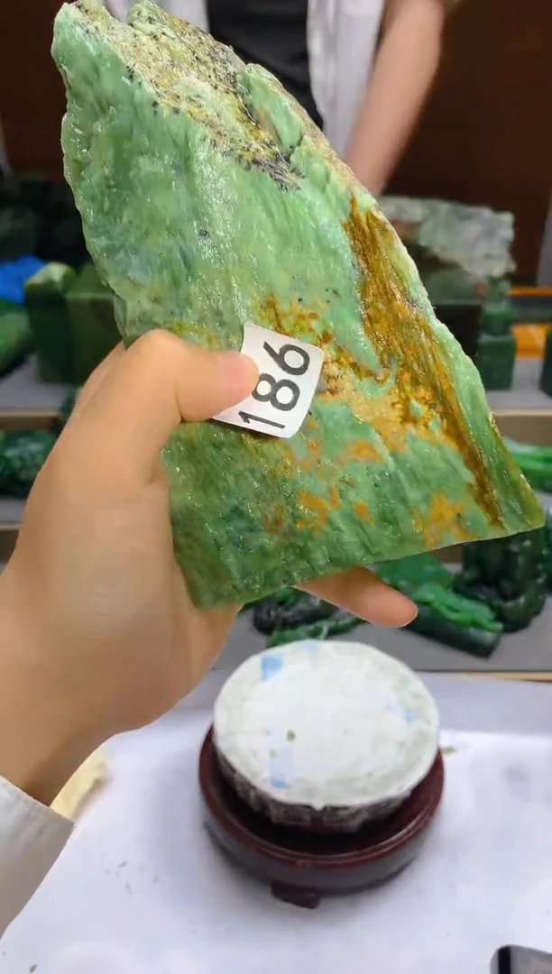 和田玉（碧玉）未镶嵌珠宝半成品1