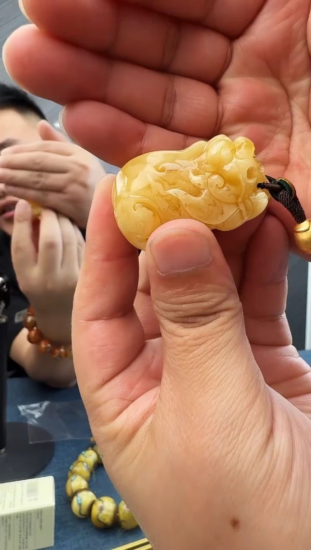 蜜蜡未镶嵌珠宝奇石假一罚十17，多样性发其一