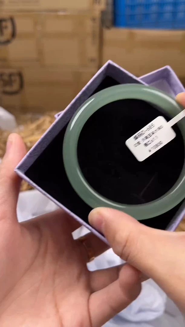 未镶嵌手镯石英质玉编码D655