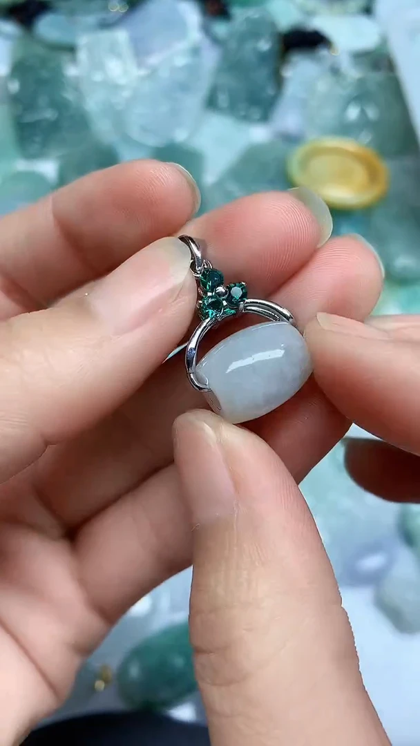 【闪购商品】翡翠颈饰未镶嵌臻露珠宝13884