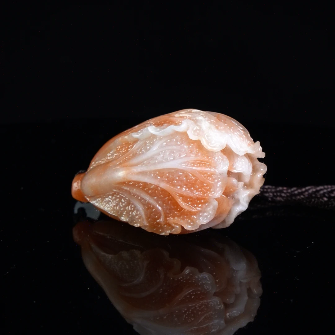 Lot.5.三彩水洞百财手把件140克7x5x4cm