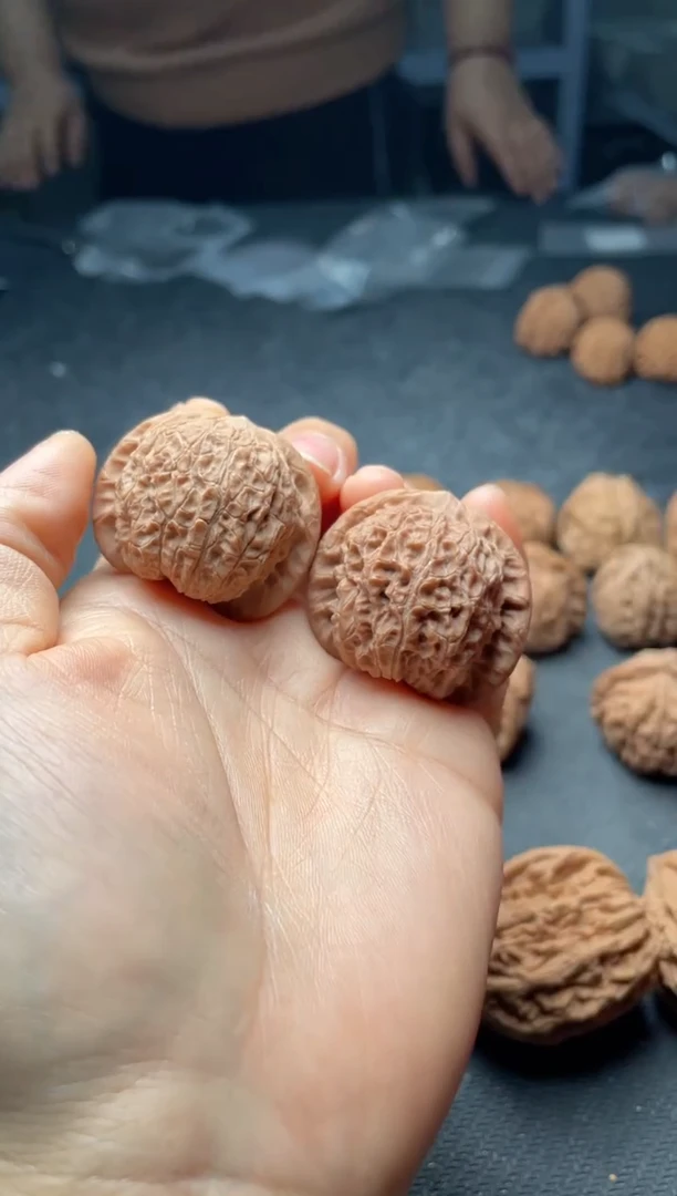 把件文玩核桃w  313  血麒麟 37尺