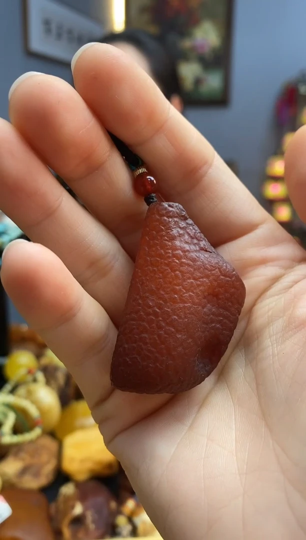 未镶嵌颈饰琥珀吊坠