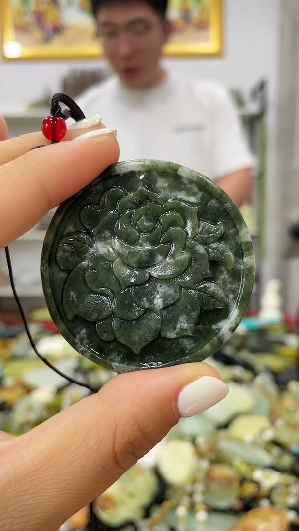 岫玉未镶嵌吊坠