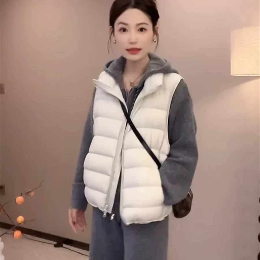 今年流行超好看立领白鸭绒时尚马甲女装2025秋冬休闲保暖背心外套