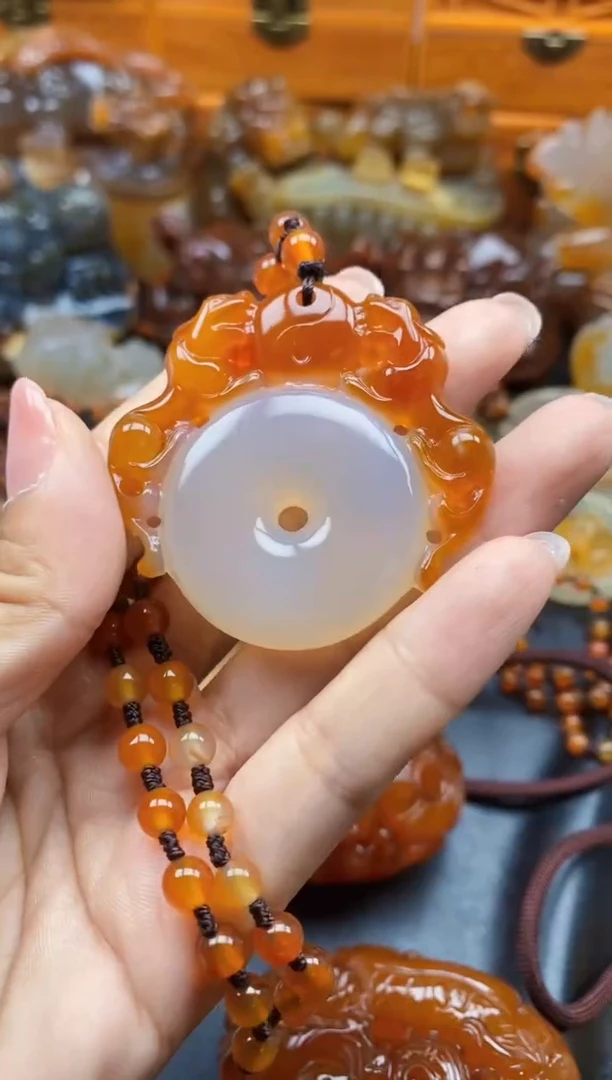 玛瑙/玉髓挂件未镶嵌小*子ll