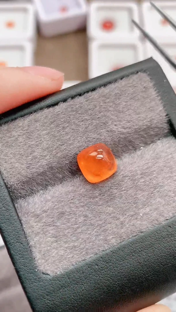 未镶嵌裸石石榴石（芬达石）6.3-1135天然芬达石