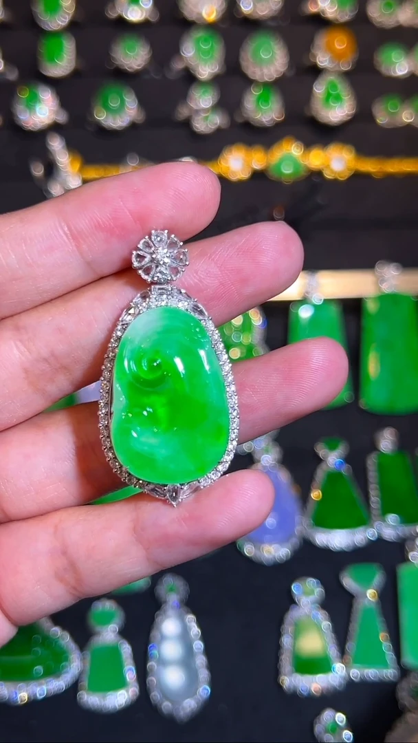 颈饰未镶嵌翡翠吊坠