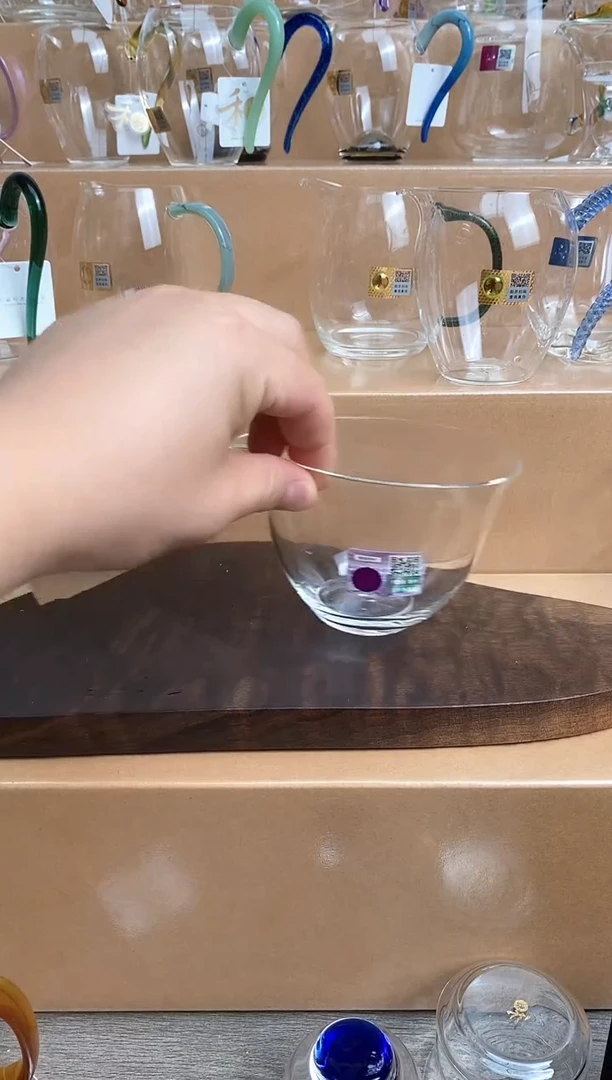 下**班禾器揽遇    无耳