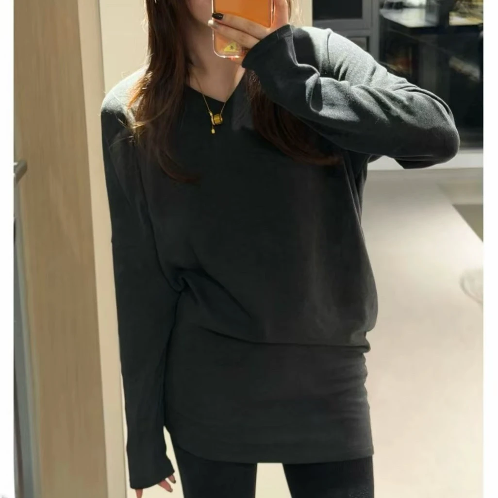 【搭配巧思】磨毛慵懒宽松纯色长袖T恤女冬季2025新款显瘦包臀上衣