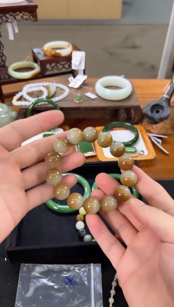 未镶嵌手串和田玉卡16且末金山糖白 圆珠