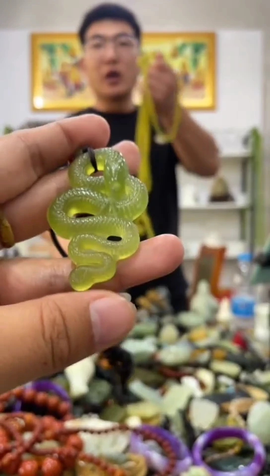 未镶嵌岫玉吊坠
