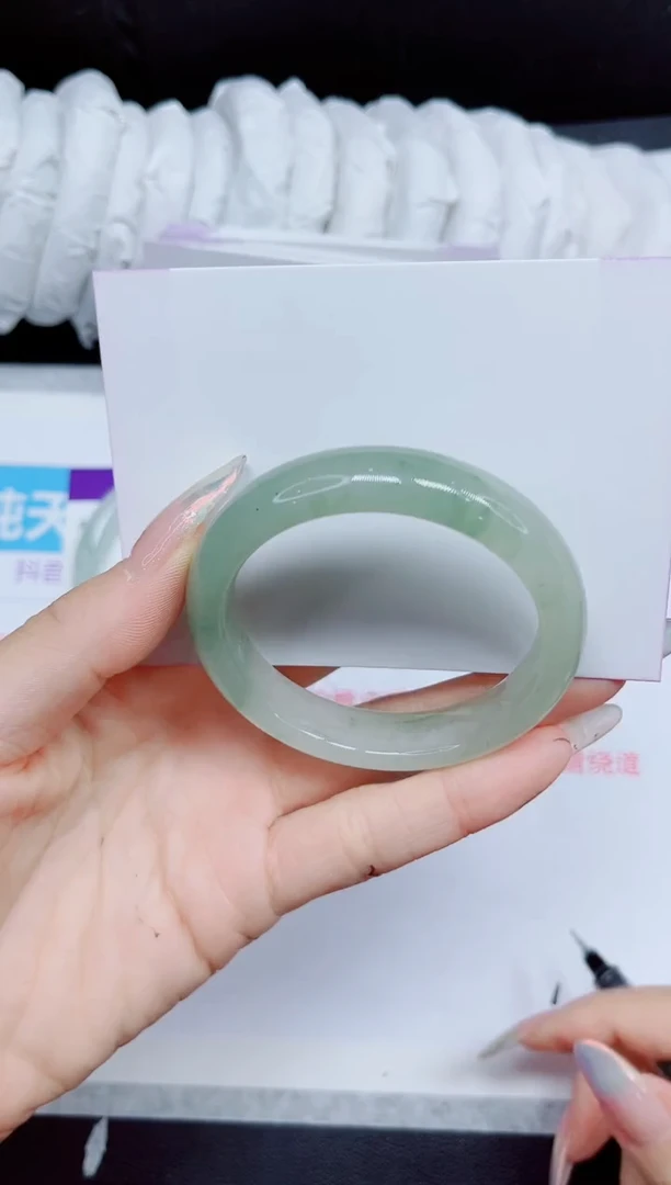 石英质玉手镯未镶嵌232.