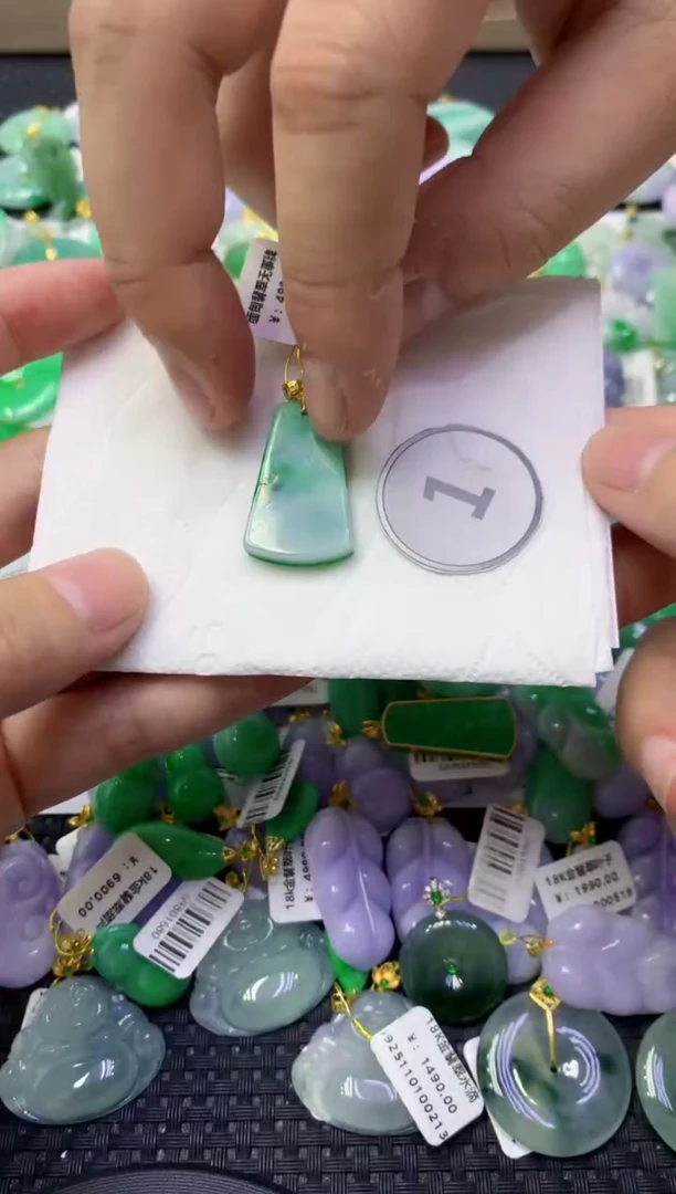 颈饰未镶嵌翡翠天然缅甸翡翠A货