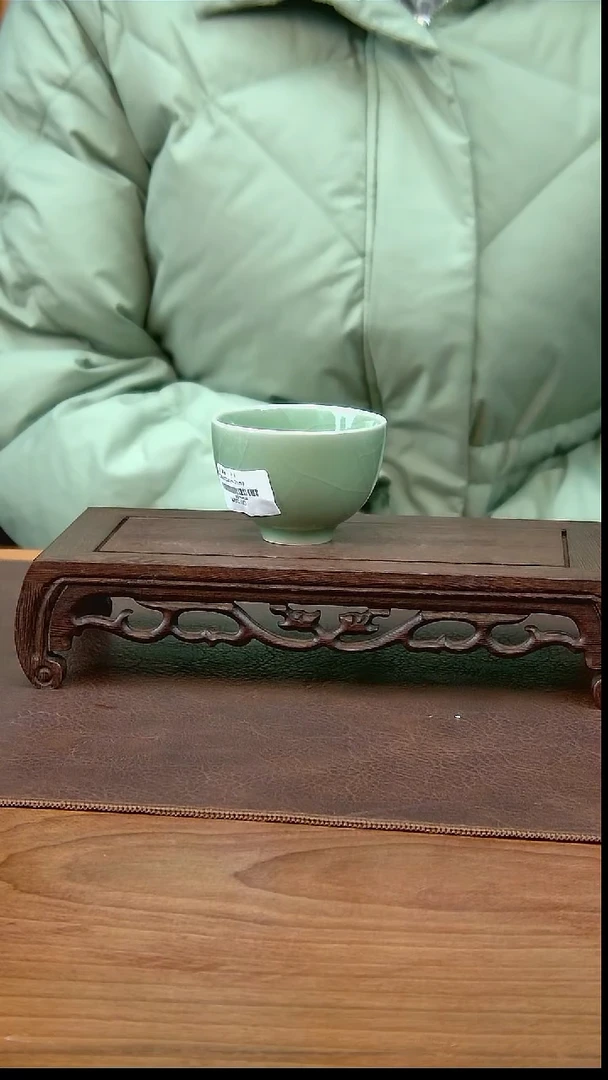 豆青釉小旦杯