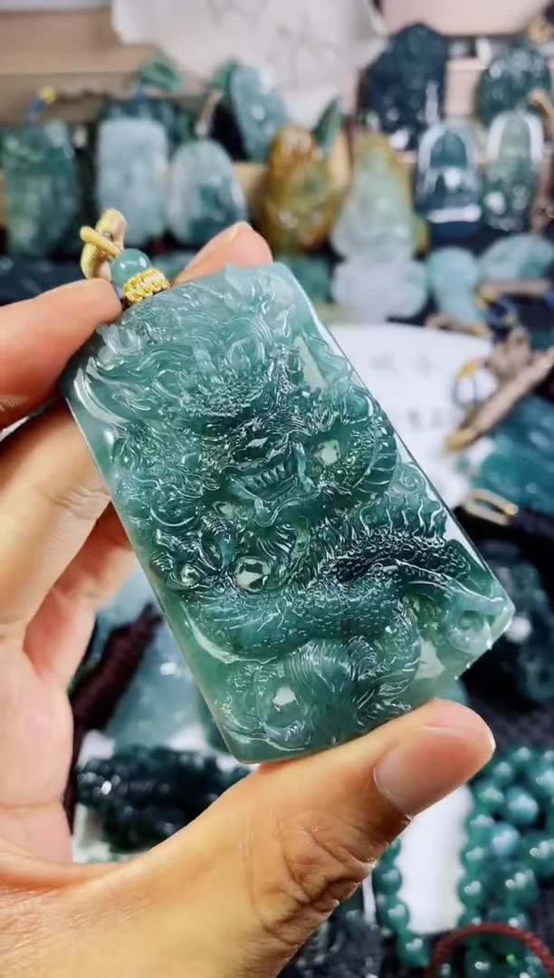 翡翠未镶嵌颈饰