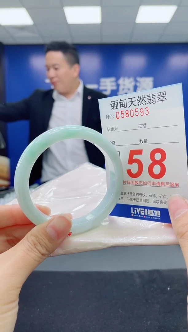 未镶嵌手镯翡翠天然翡翠手镯