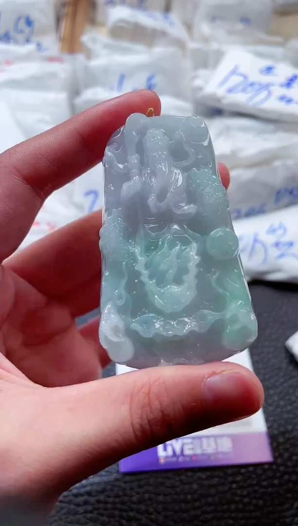翡翠未镶嵌颈饰00001039