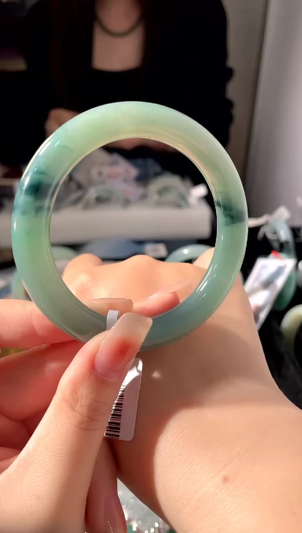 翡翠手镯未镶嵌手镯
