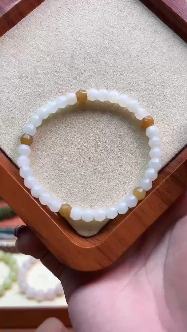 未镶嵌手串和田玉6mm左右糖白灯笼珠单圈