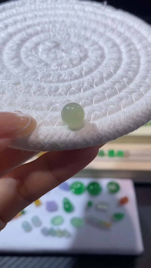 未镶嵌定制翡翠卡8.4珠珠  买断不退换