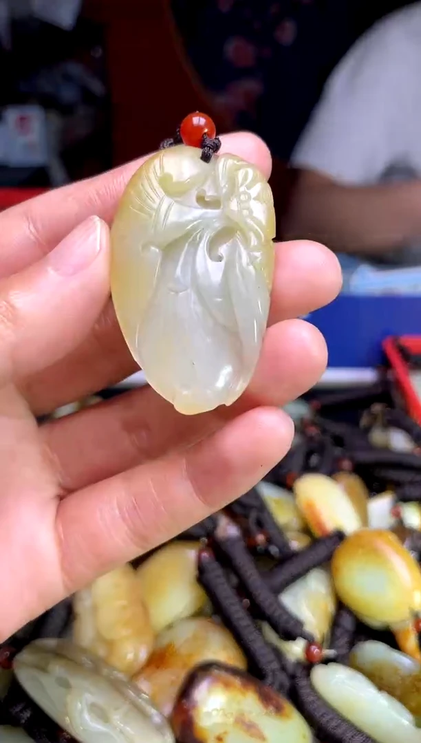 和田玉未镶嵌颈饰1