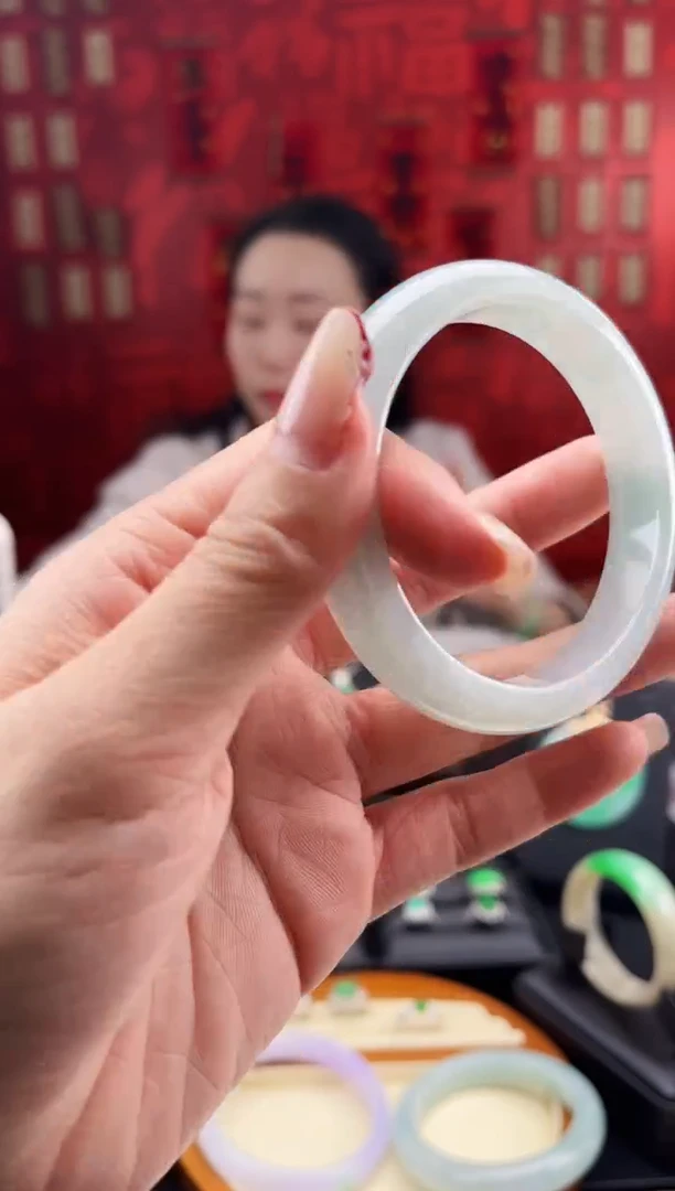 【闪购商品】翡翠手镯未镶嵌手镯