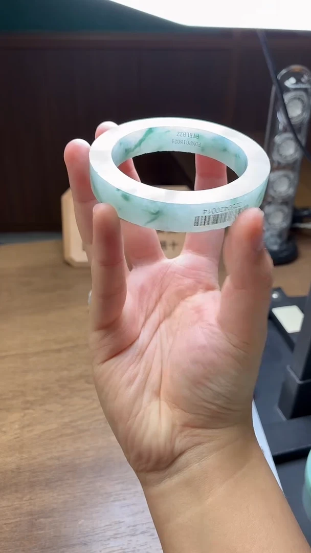 未镶嵌手镯定制翡翠我**儿 定制