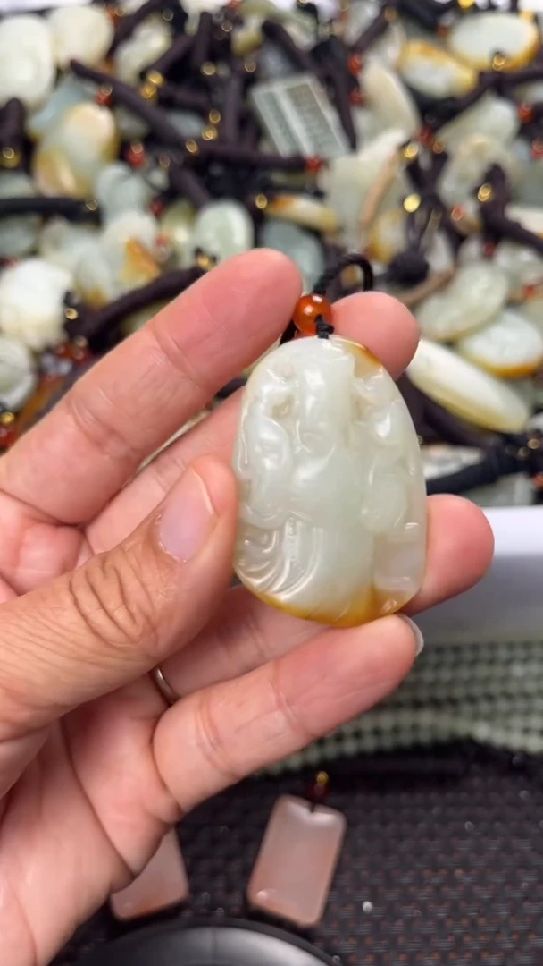 【闪购商品】和田玉颈饰未镶嵌多样性发货没有证书拍一发一有瑕