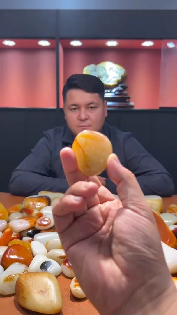 未镶嵌和田玉把件卡***。和田玉
