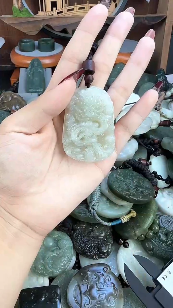 颈饰未镶嵌和田玉1