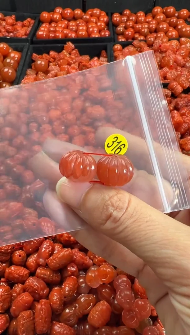 颈饰未镶嵌南红玛瑙1
