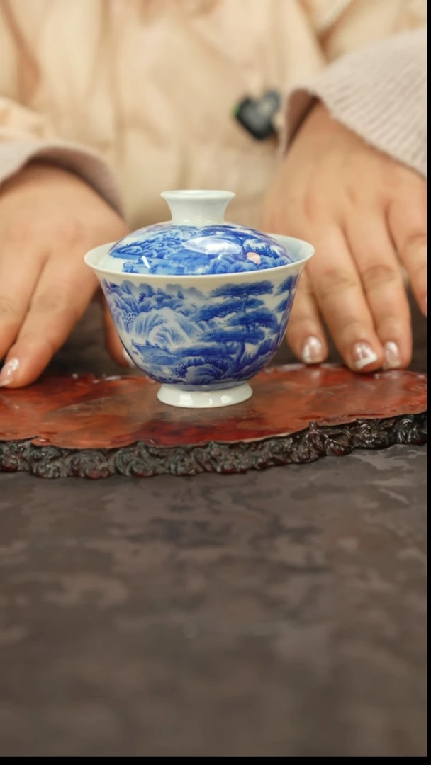 青花手绘山水盖碗