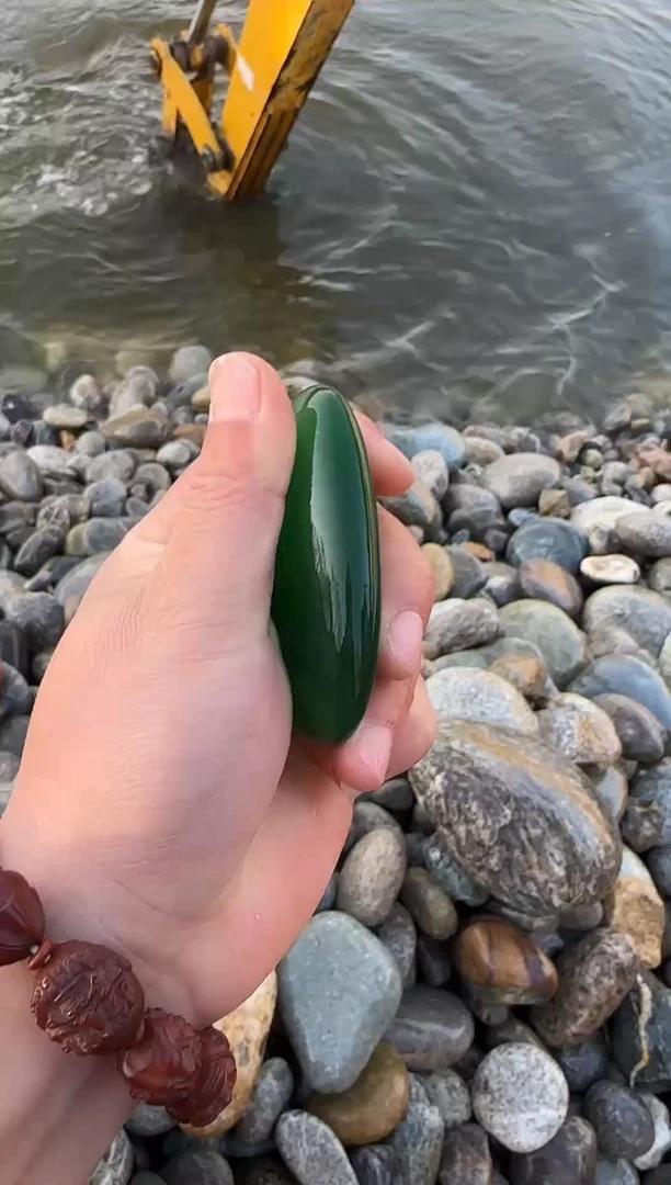 颈饰未镶嵌和田玉（糖玉）1