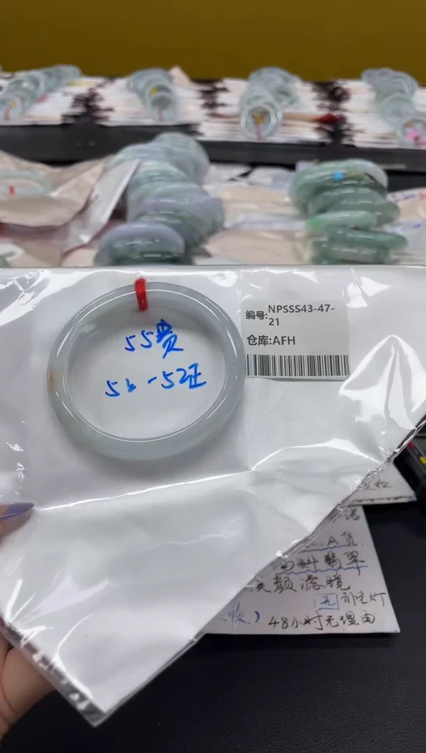 未镶嵌手镯翡翠名**已翡翠手镯