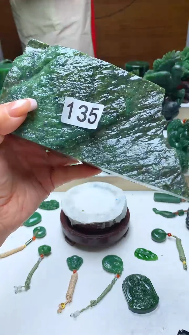 未镶嵌和田玉摆件1