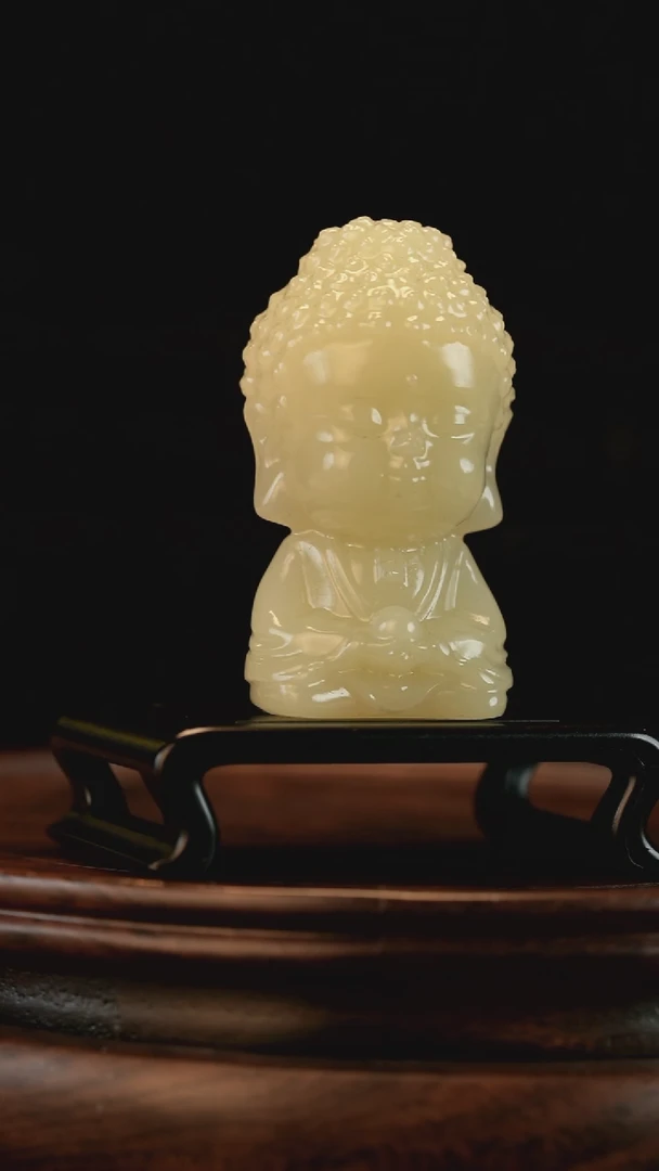 云南石竹叶青雕刻：宝贝造像