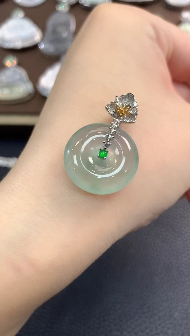 翡翠18K金镶嵌吊坠(不含链)春日珠宝 B48