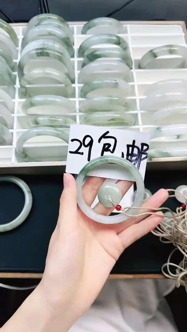 未镶嵌手镯石英质玉8-58