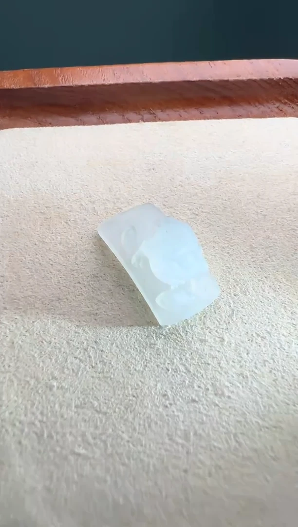 未镶嵌定制翡翠白冰金蝉手牌