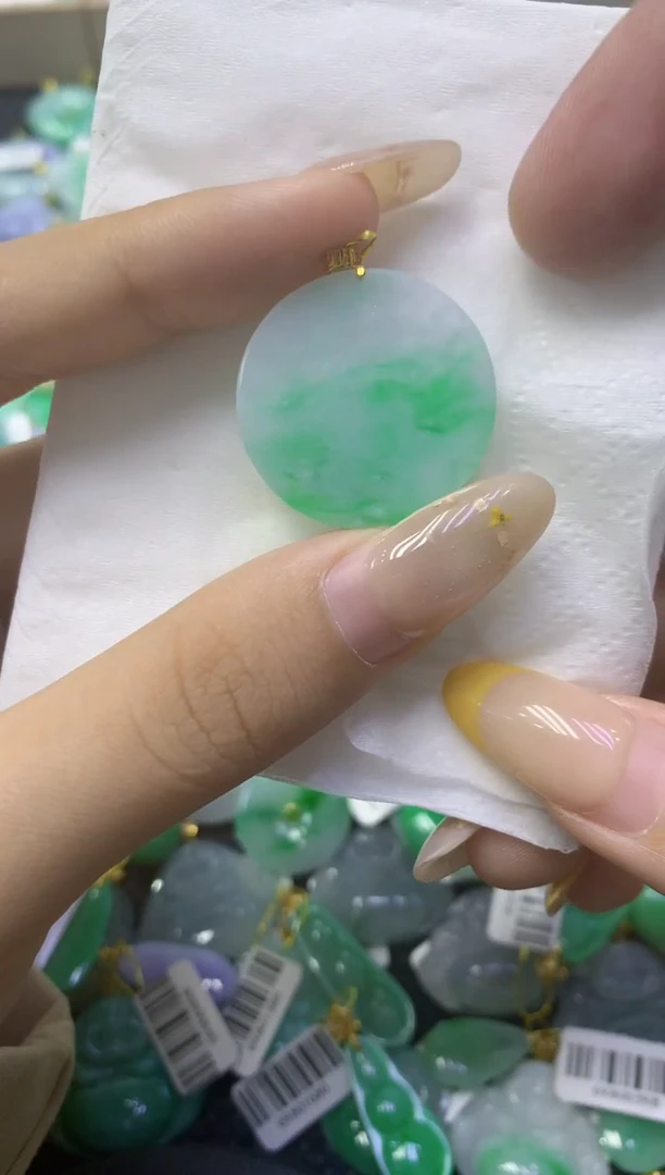 颈饰18K金镶嵌翡翠天然缅甸翡翠A货