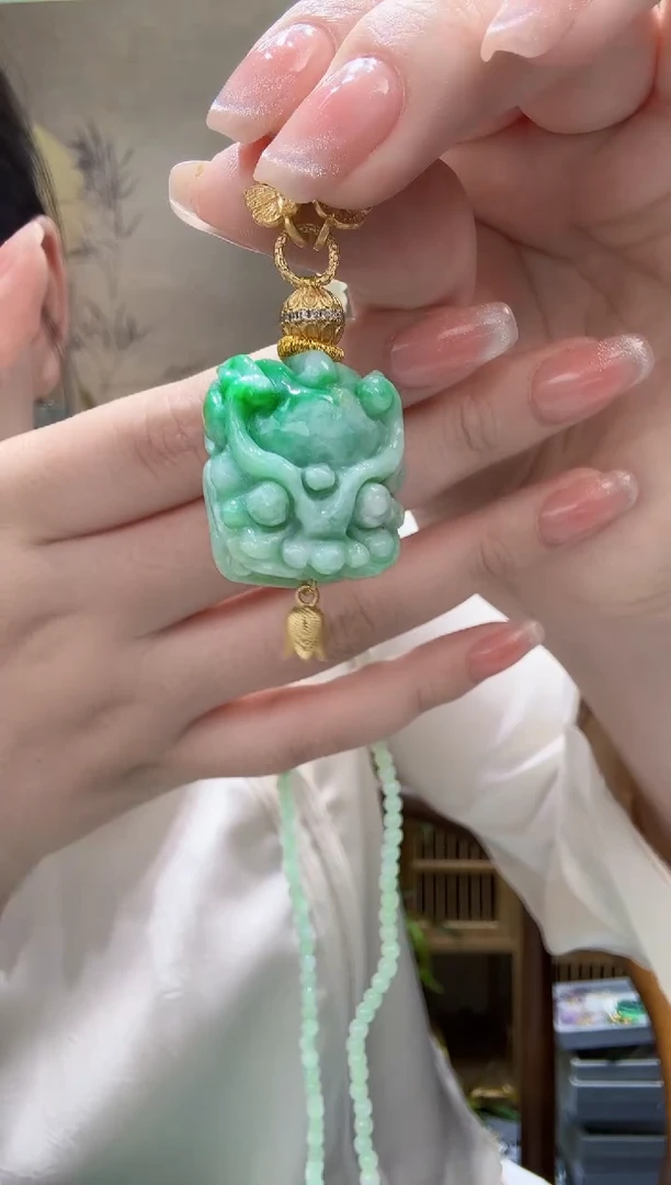 翡翠未镶嵌颈饰吊坠