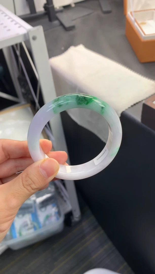 未镶嵌手镯翡翠退货需手镯吊牌标签完好