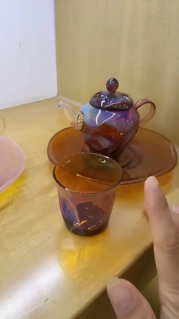 王*人玉见琥珀手捏壶+琥珀手捏杯