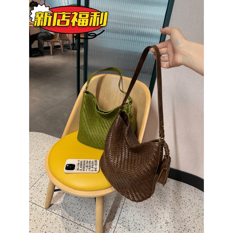 复古大容量水桶包休闲独特漂亮包编织女包高级感手提包D501068