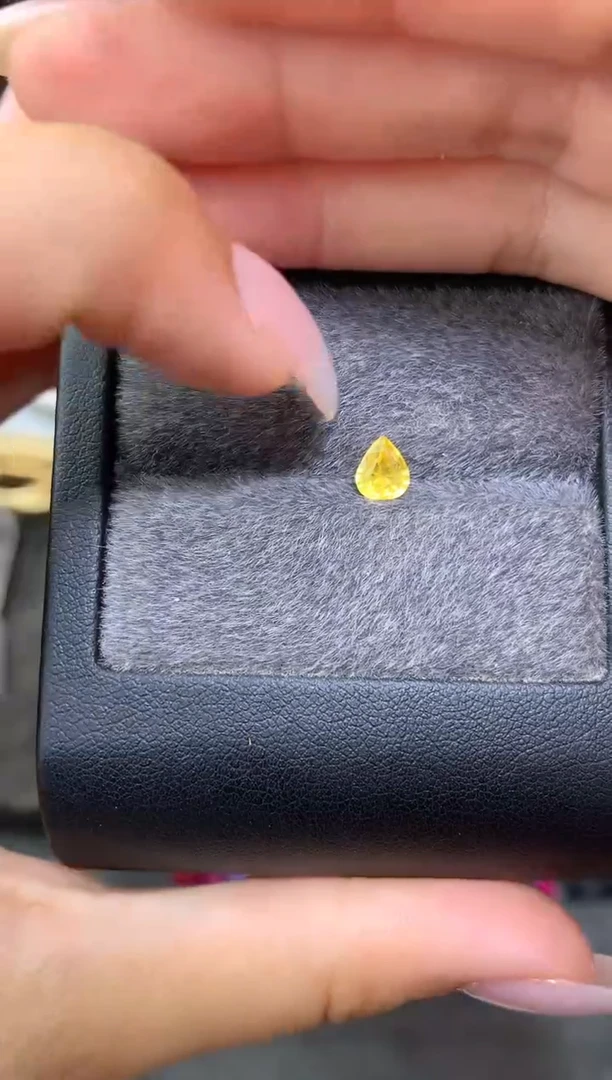 未镶嵌裸石定制蓝宝石水滴 黄蓝宝石 0.74ct