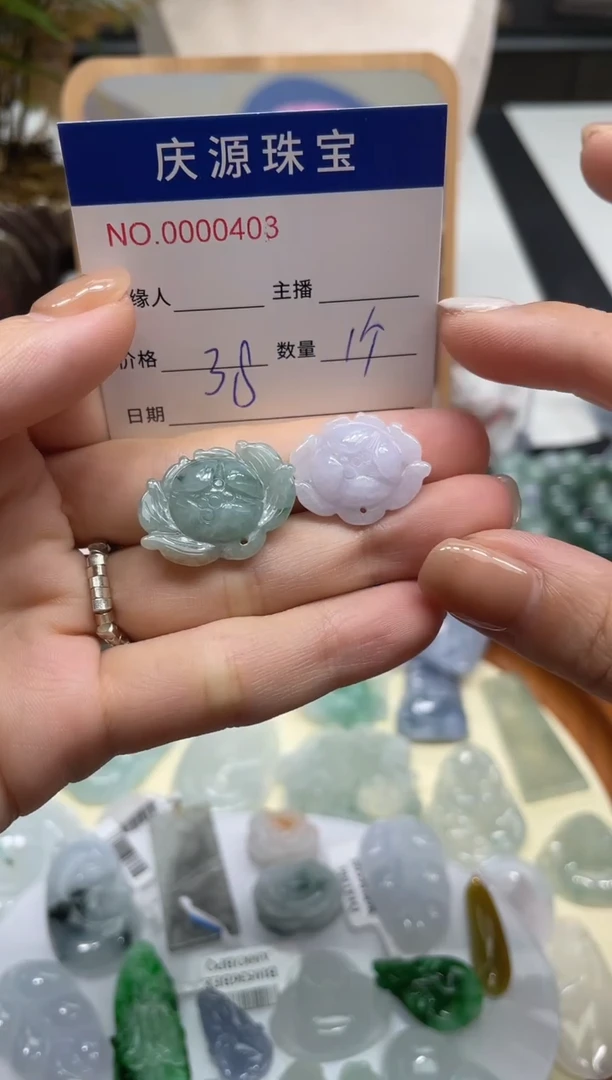 翡翠未镶嵌颈饰多样性发其一