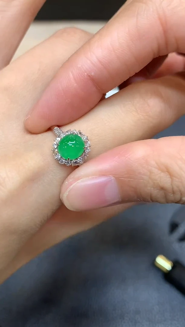 18K金镶嵌戒指翡翠蛋面【无服务费