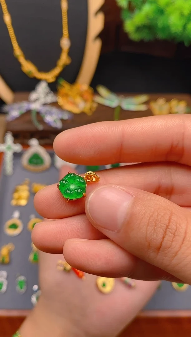 【闪购商品】翡翠吊坠(不含链)银S925镶嵌花花吊坠