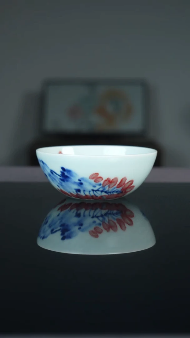 瓷片《紫气东来》青花釉里红卧足杯